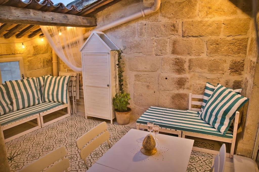 Appartement-Terrasse Centre Historique Uzès Esterno foto